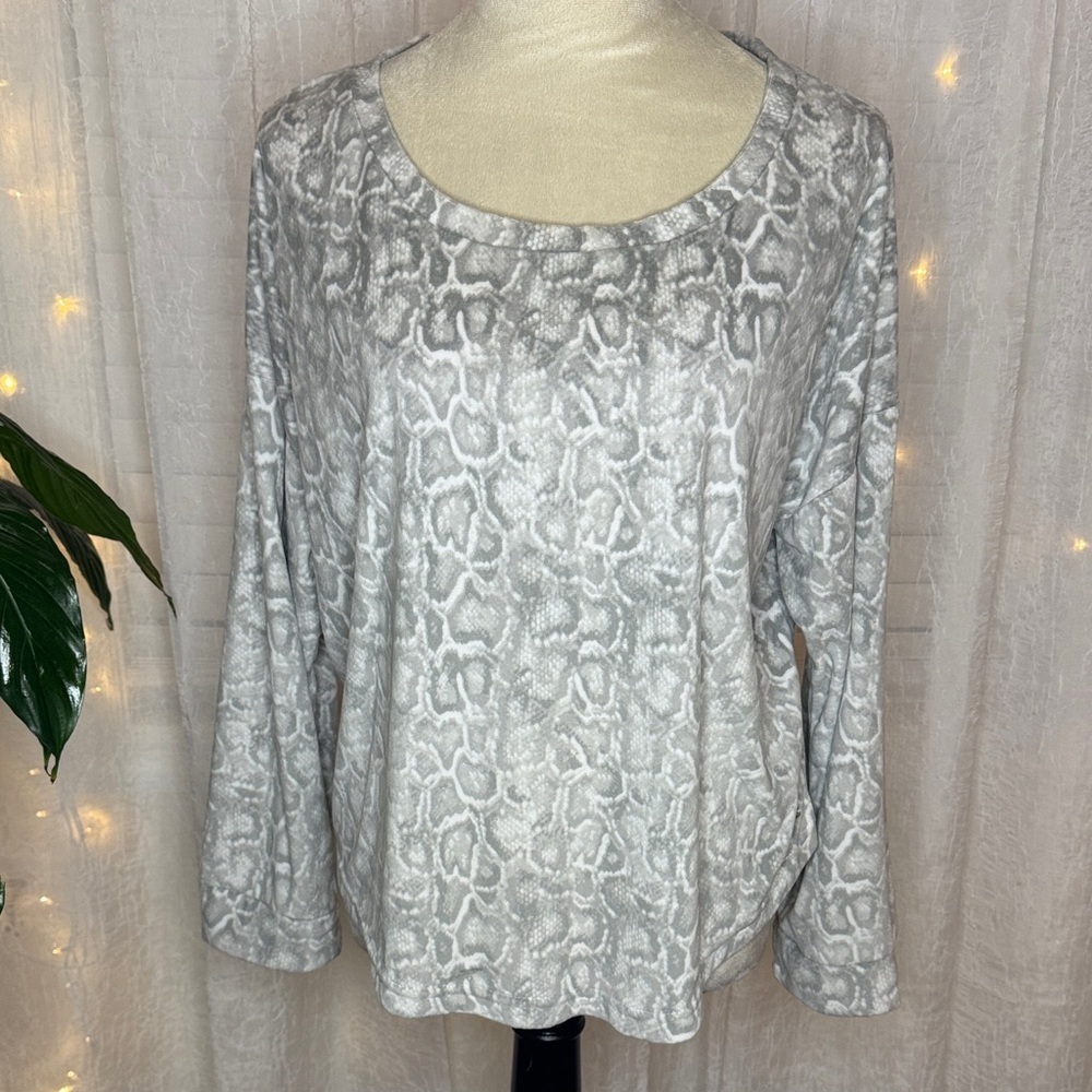 Tahari Gray Snake Print Long Sleeve Top